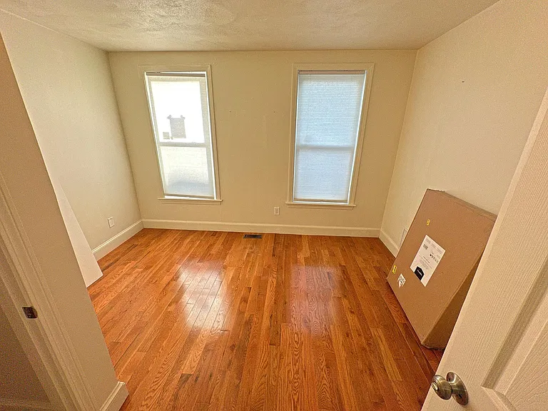 130 W 8th St #1 — Photo 30