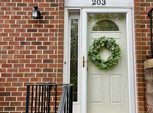 203 Roseman Ct, Newark, DE 19711