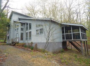 2260 Apley Ct, Bushkill, PA 18324