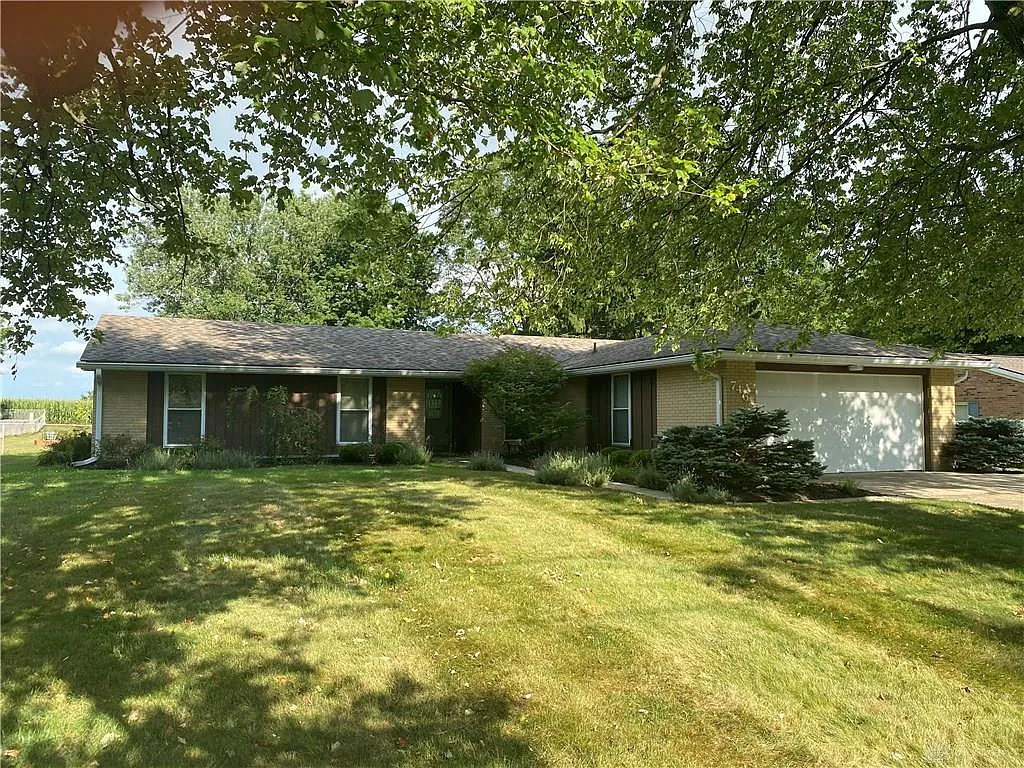 746 Brunswick Dr photo 1