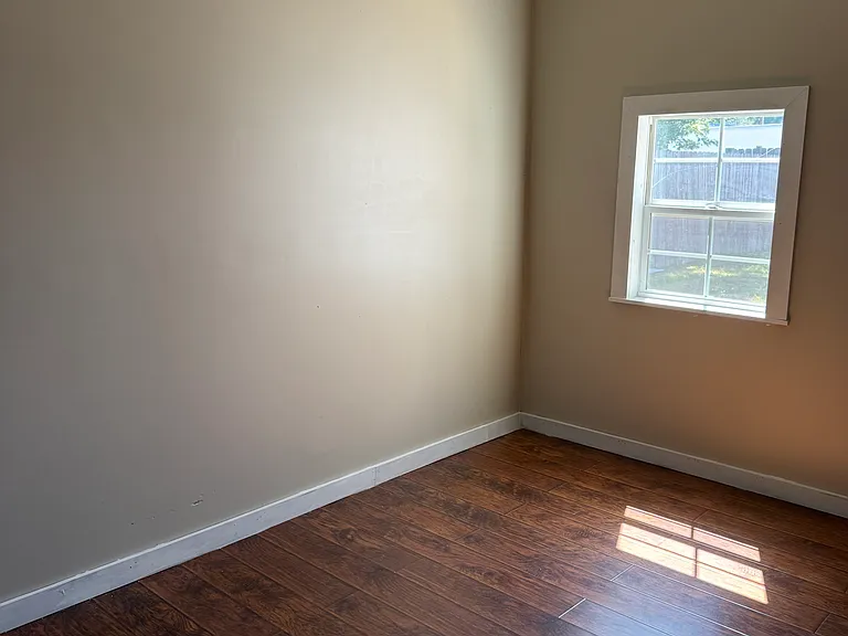 1832 S Glenn Ave — Photo 2