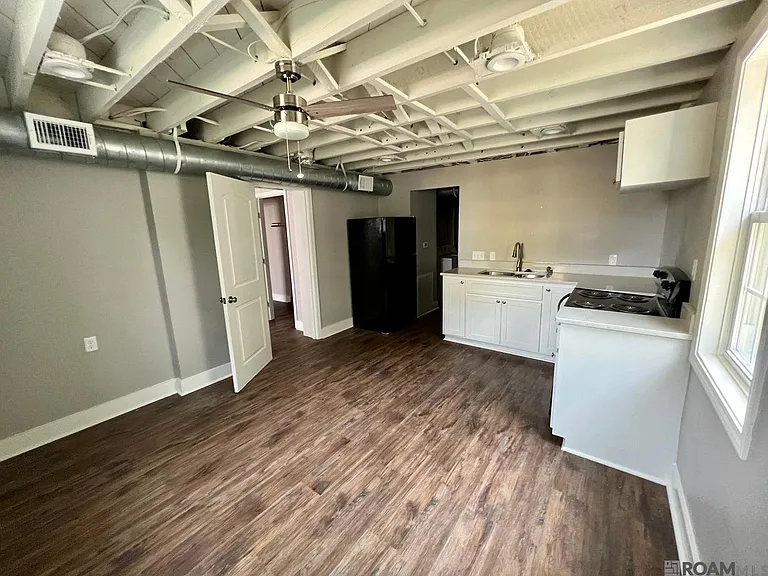 418 E State St #B — Photo 4