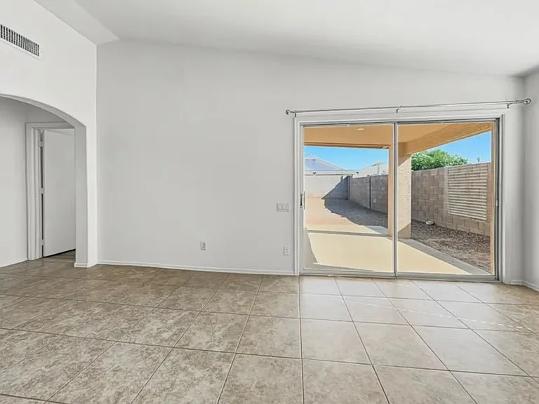 1816 SW 37th Ave — Photo 3