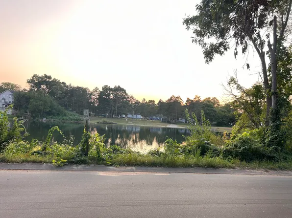 2259 Edgewater Dr NE, Grand Rapids, MI 49525