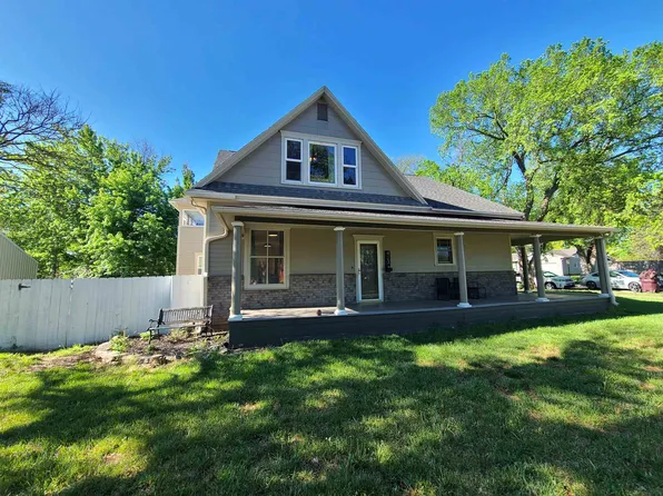 423 W State St, Lindsborg, KS 67456