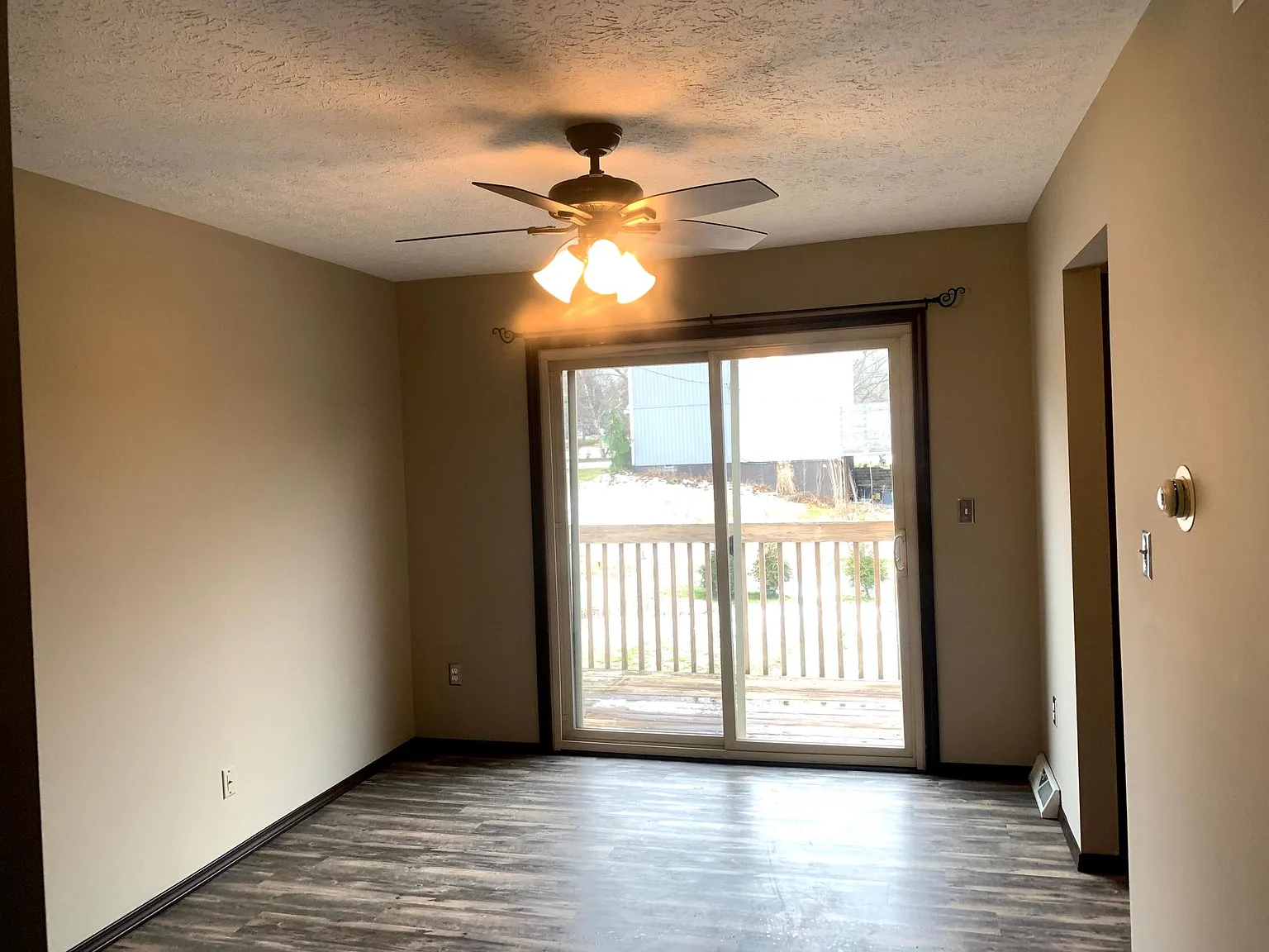 3 bed, 1.5 bath, 1500 sqft, $1,500 — Photo 4