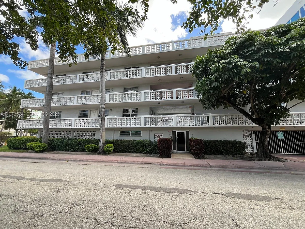 Building Photo - 1698 Jefferson Ave #36