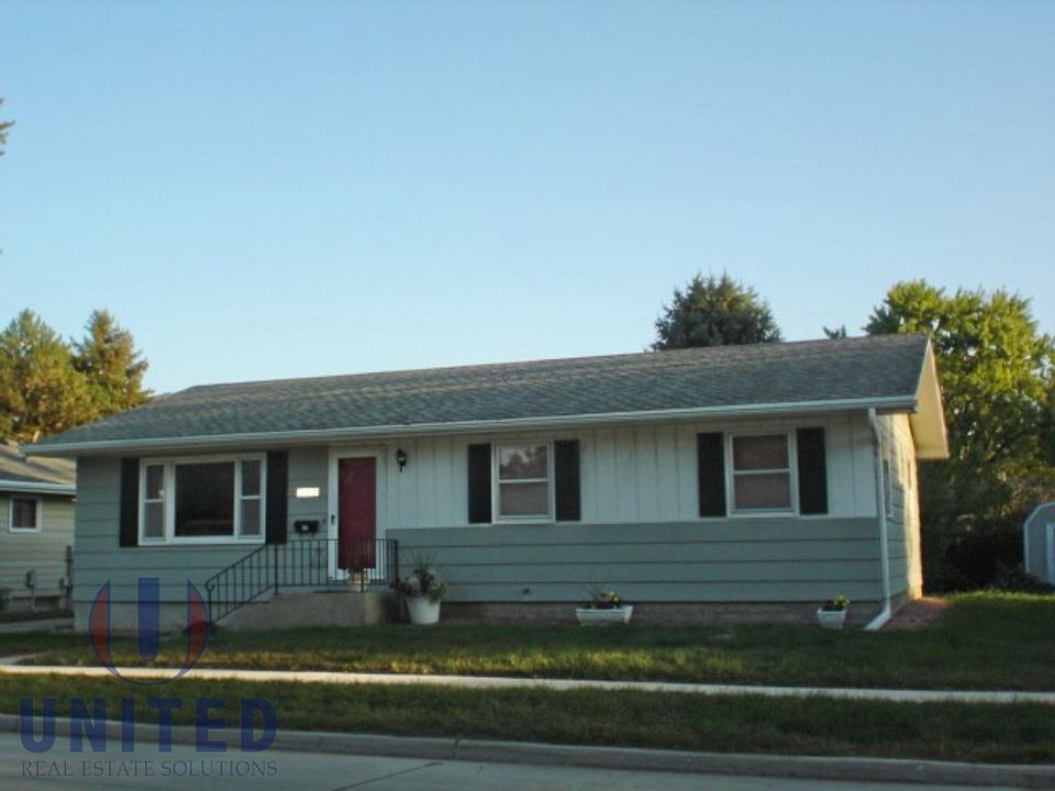 1st image of 220 E 34th St