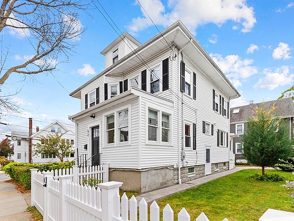 2nd image of 52 Warren St