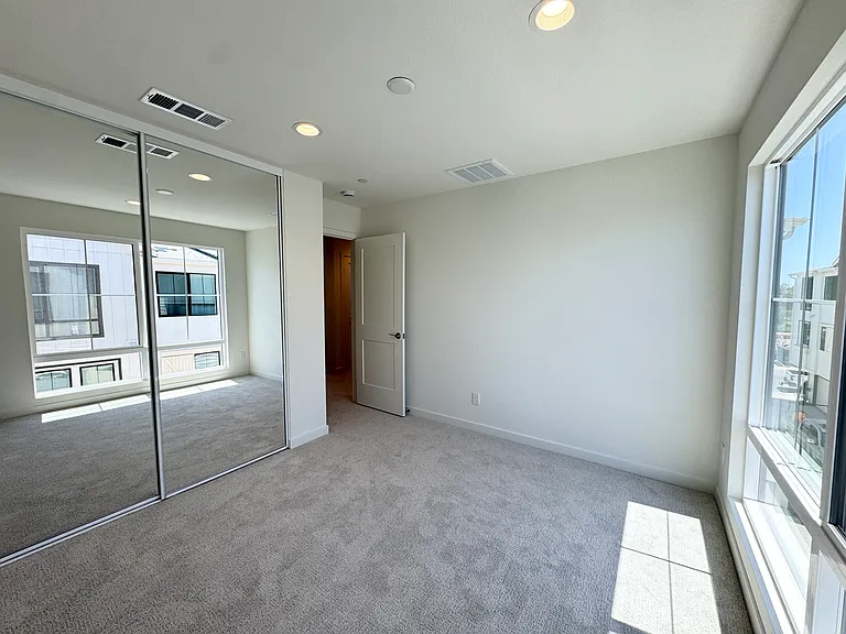 2554 Delphinium Ln — Photo 30