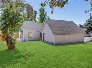 2082 NE Fairview Ave, Grants Pass, OR 97526