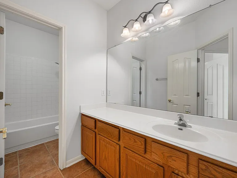 6920 Larue Belle Cv — Photo 32