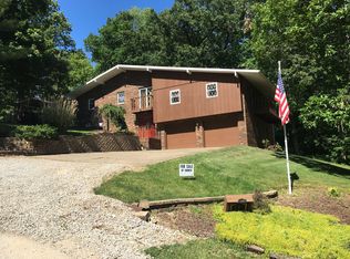 237 Mooreland Rd, Belpre, OH 45714