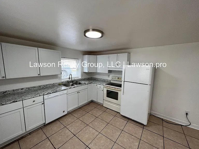 Suburban 743-745 — Photo 12