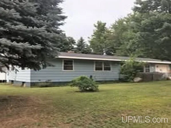 1300 Kimber Ave, Marquette, MI 49855