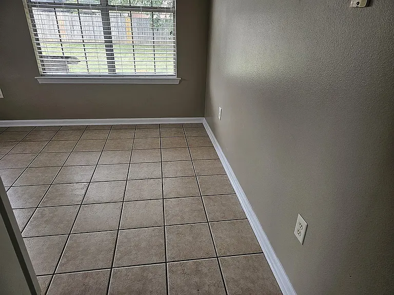 4510 Thompson St — Photo 4