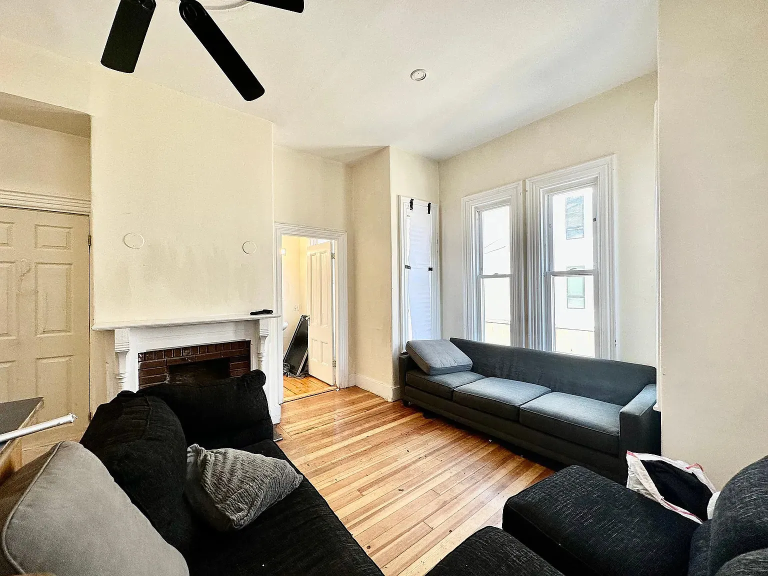 8 bed, 3.5 bath, 2500 sqft, $1,100 — Photo 2