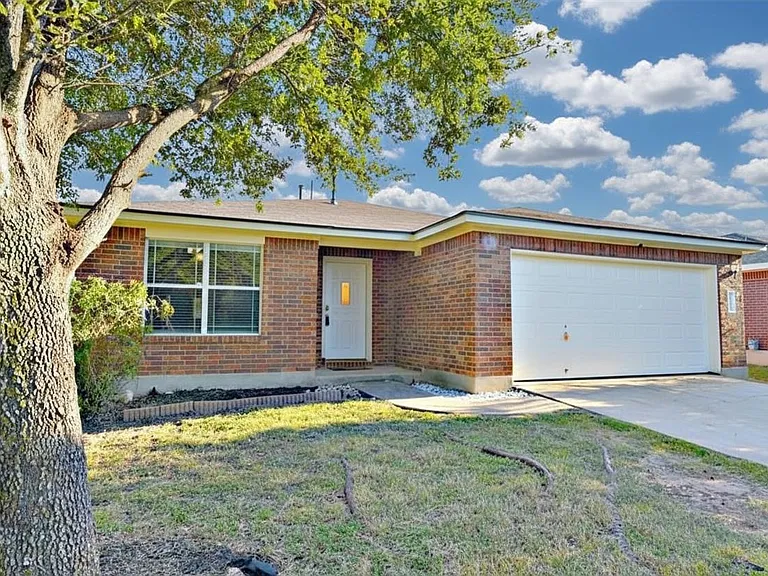 510 Golden Gate Dr — Photo 2