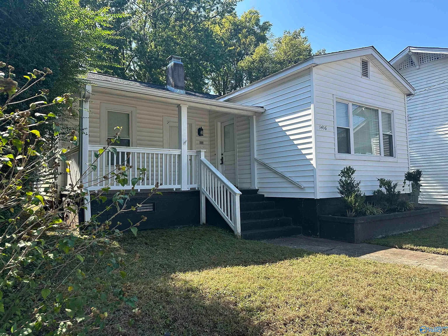 3 bed, 1.0 bath, 1403 sqft, $1,850 — Photo 1