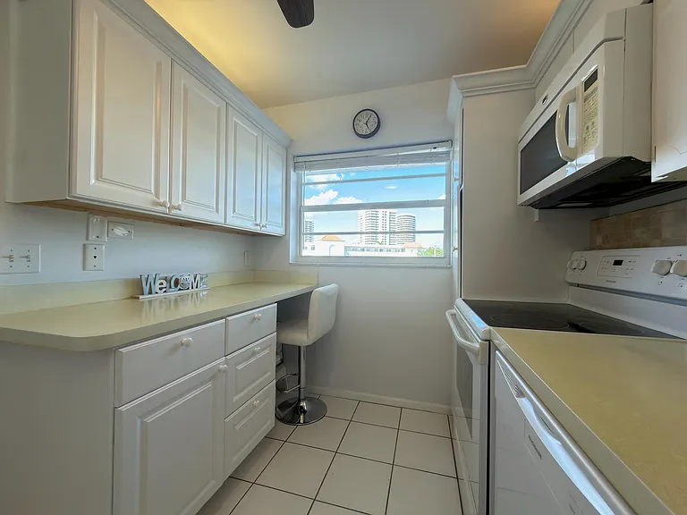 29 Yacht Club Dr #306 — Photo 12