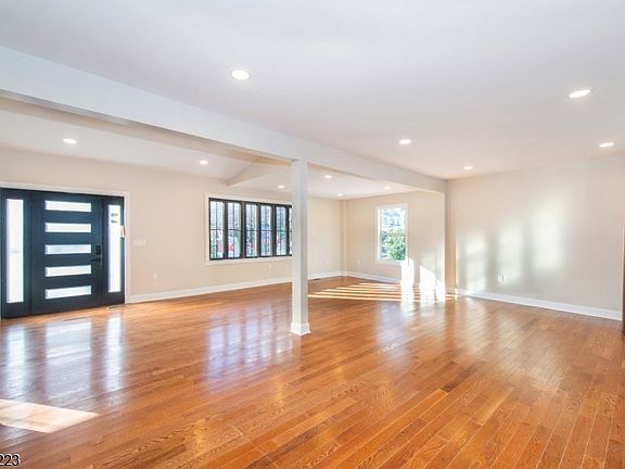 4th image of 50 Grand Ave