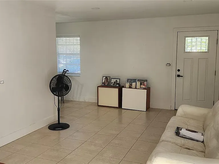 20120 NW 12th Ave — Photo 6