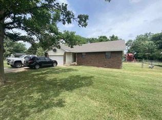 803 SE 4th St, Wagoner, OK 74467