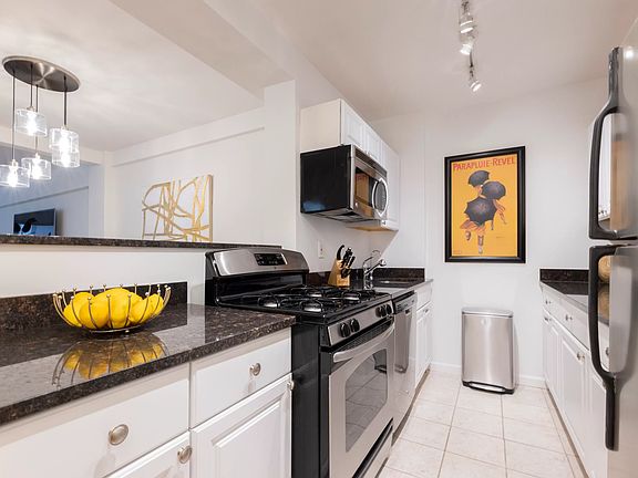 4th image of 40 E 9th St APT 2L