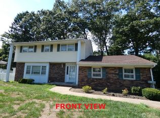 18 Gillen Dr, Parlin, NJ 08859