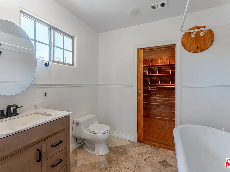 1652 Talmadge St — Photo 14