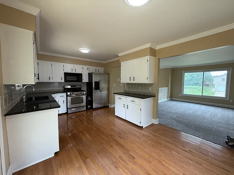 Kitchen & dining