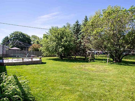Fenced in backyard with plenty of space and your own apple tree