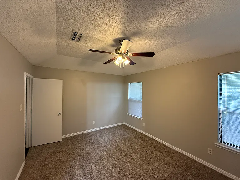 221 Arnold St — Photo 14