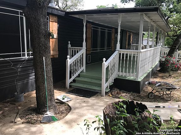 2nd image of 209 Encino Rio