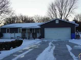 4715 NW Hiawatha Pl, Topeka, KS 66618