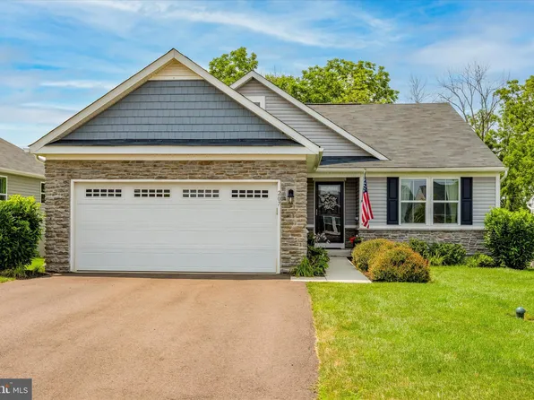 207 Winchester Dr, Pottstown, PA 19464