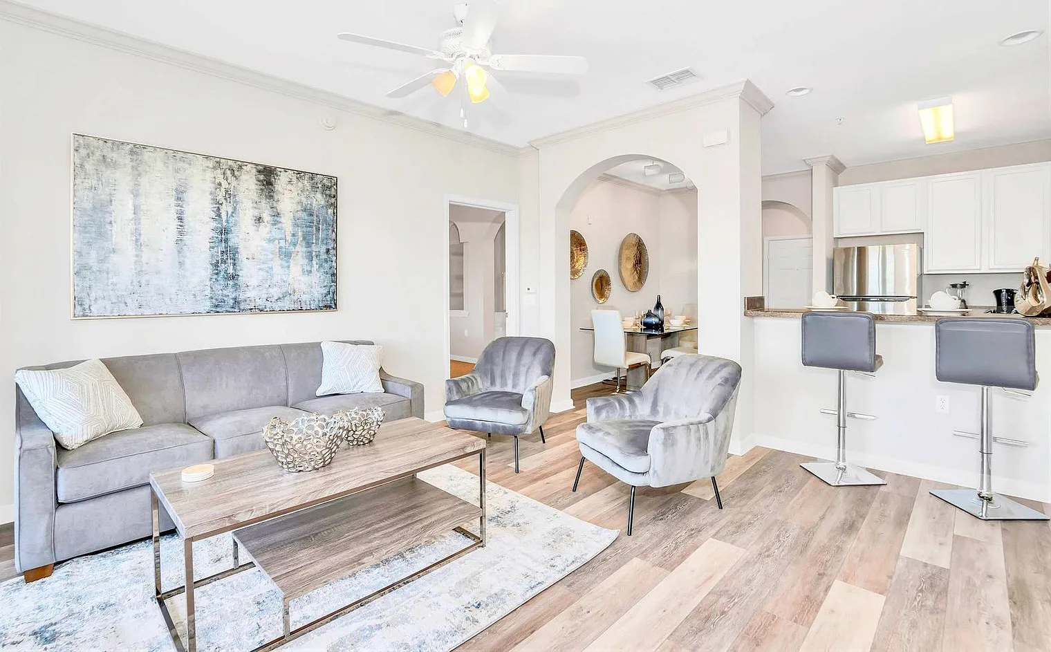 3 bed, 2.0 bath, 1722 sqft, $3,082 — Photo 3