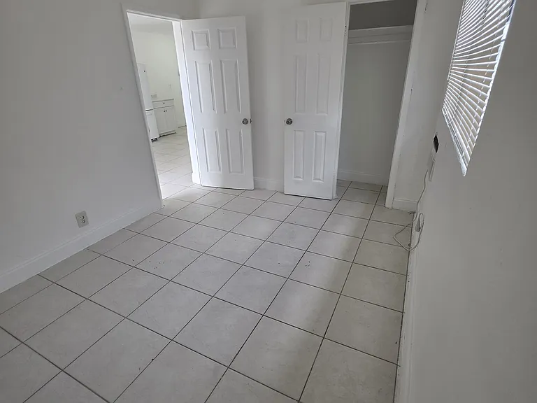 1305 NE 2nd Ave #4 — Photo 14