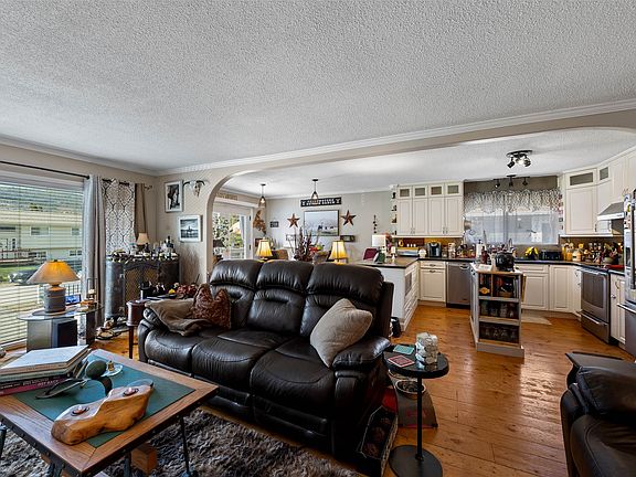 4th image of 4602 Strawberry Ln