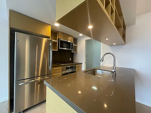 833 Seymour St #2602 Photo 1