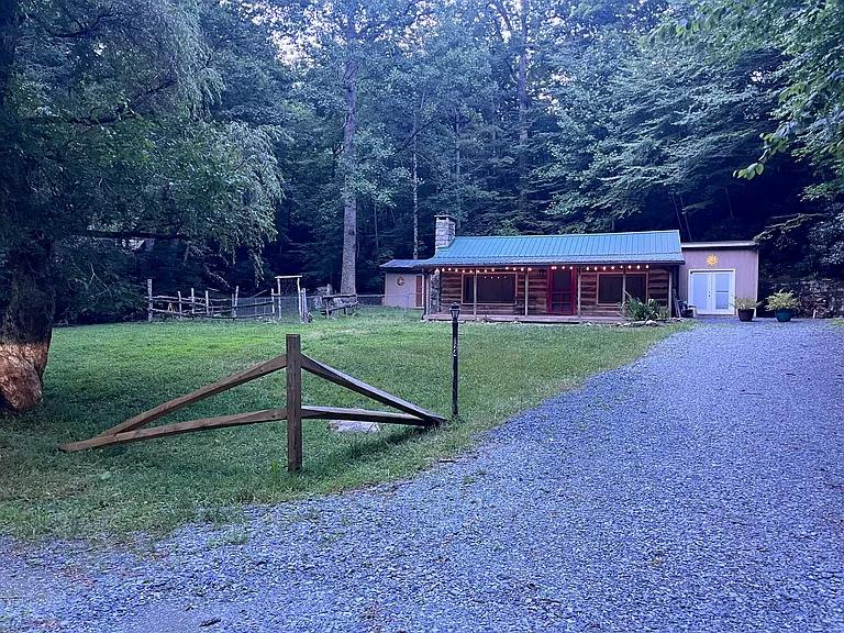 124 Pond Rd — Photo 1