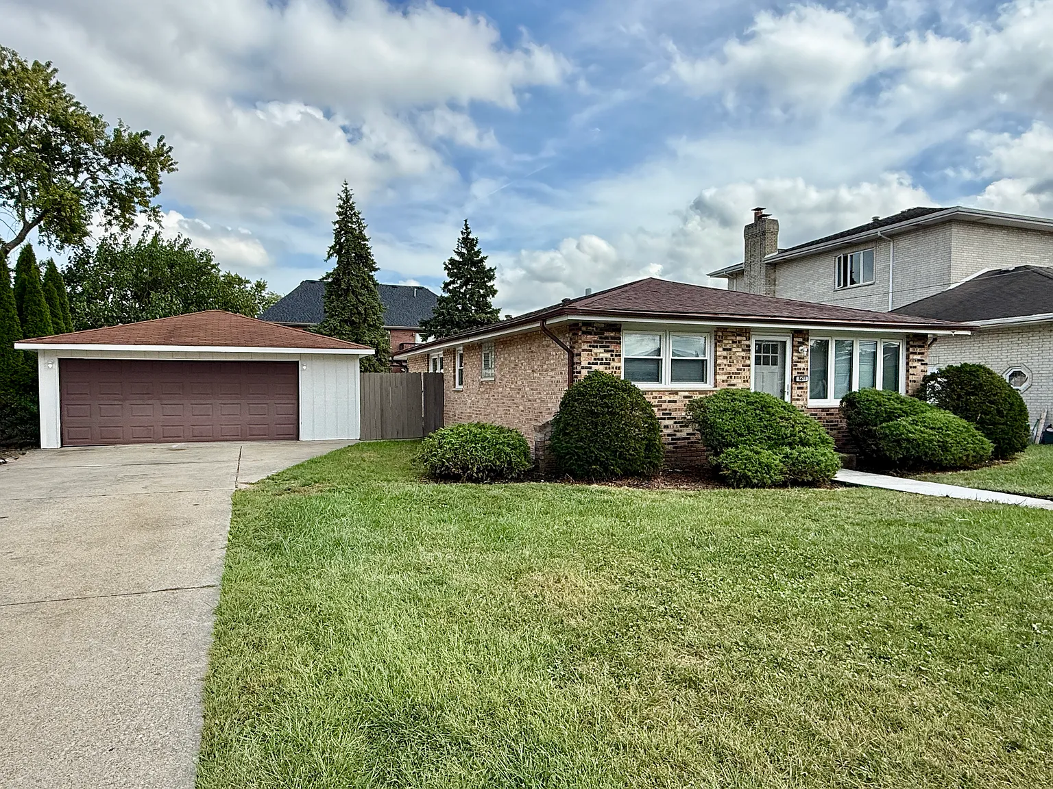 3 bed, 911 sqft, $2,500 — Photo 3
