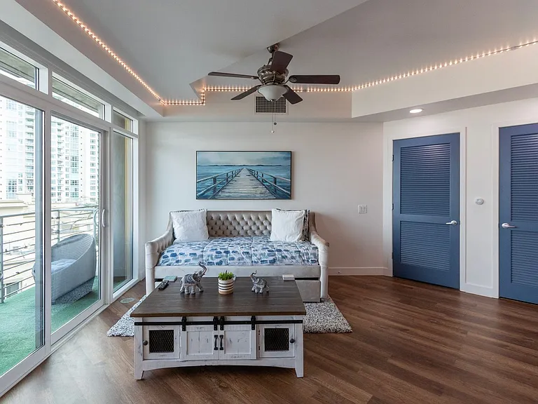 801 Ash St #605 — Photo 1