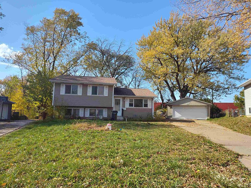 1st image of 1903 Carriage Hill Dr