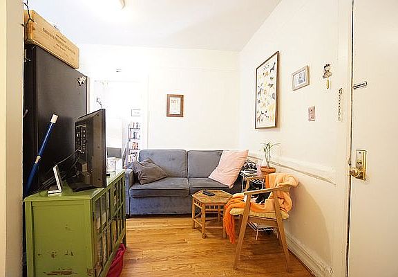 4th image of 370 Bedford Ave APT 5A