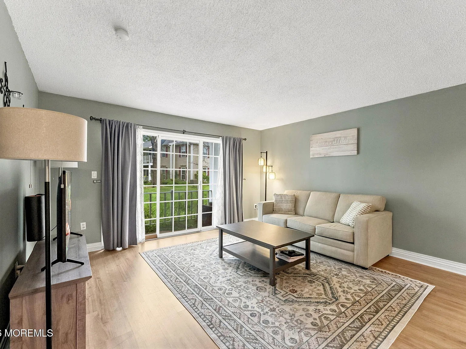 2 bed, 1040 sqft, $3,200 — Photo 3