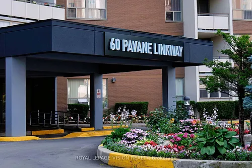 60 Pavane Linkway #907 Photo 1