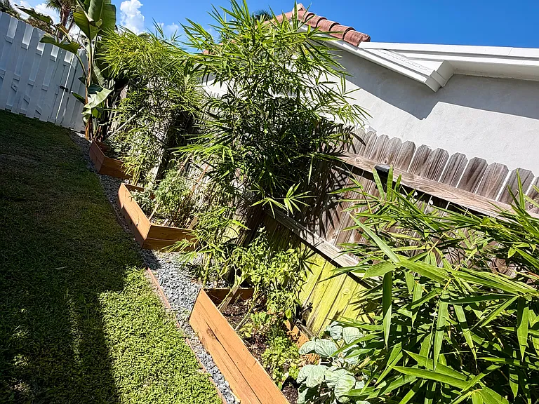 350 Forest Hill Blvd — Photo 20