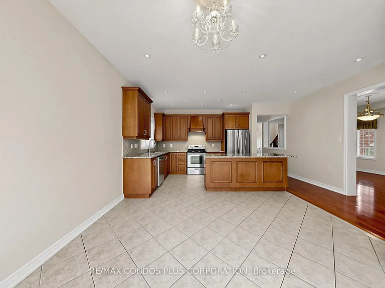 139 Queen Filomena Ave — Photo 13