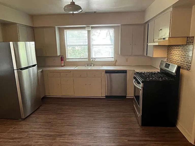 458 S Buchanan Ave — Photo 1